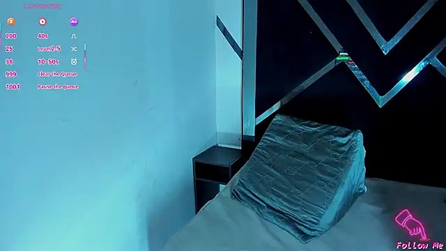 Piggy Eddy online show from 8, 11, 2025