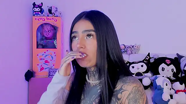 Snapshot of shadowcatt_ chatting on 25, 11, 2025 shadowcatt online show from 25, 11, 2025