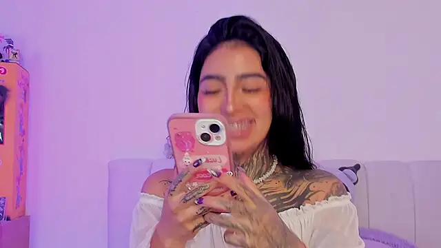 Snapshot of shadowcatt_ chatting on 28, 11, 2025 shadowcatt online show from 28, 11, 2025