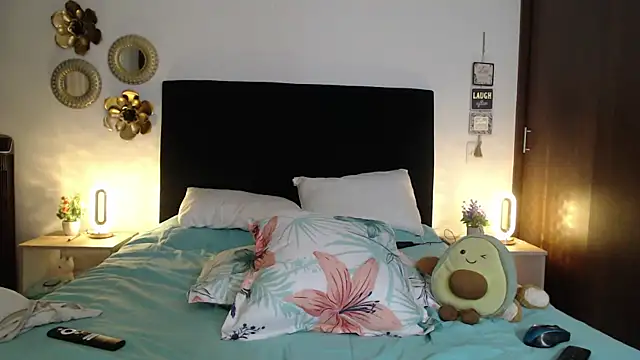 Snapshot of TatianaMonteross chatting on 4, 12, 2025 TatianaMonteross online show from 4, 12, 2025