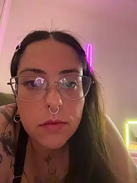 Mizztikaa online show from 4, 2, 2026