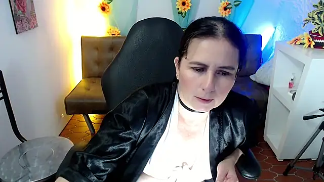 victoria jones online show from 4, 3, 2025