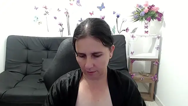 Snapshot of victoria_jones chatting on 8, 6, 2026 victoria jones online show from 8, 6, 2026