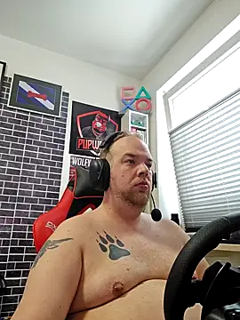 Snapshot of PupW0lfy chatting on 5, 1, 2025 PupW0lfy online show from 5, 1, 2025