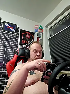 Snapshot of PupW0lfy chatting on 5, 1, 2025 PupW0lfy online show from 5, 1, 2025