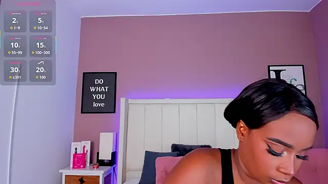 Britanymooree online show from 22, 10, 2025