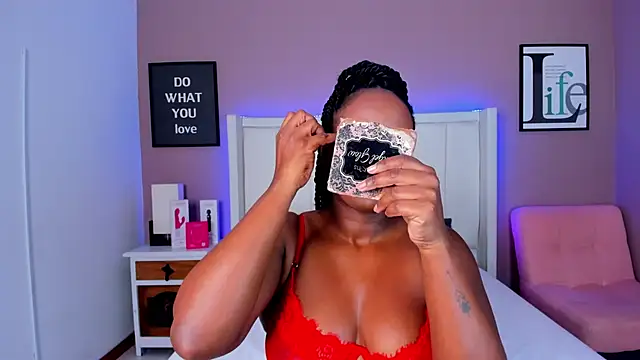 Britanymooree online show from 28, 11, 2025