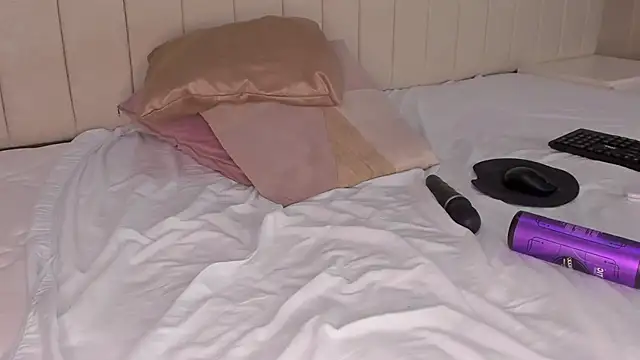 Littleolivia  online show from 1, 3, 2025