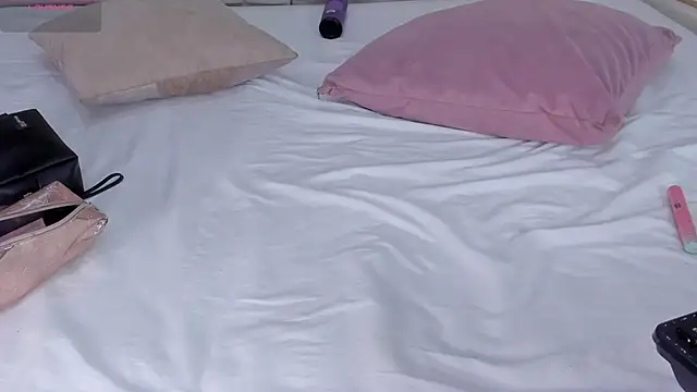 Littleolivia  online show from 20, 3, 2025