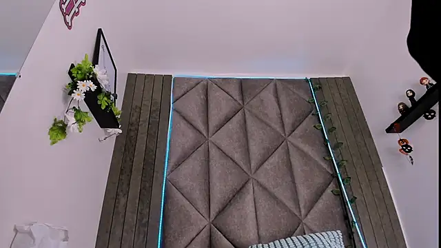 AbbyWathson online show from 30, 10, 2025