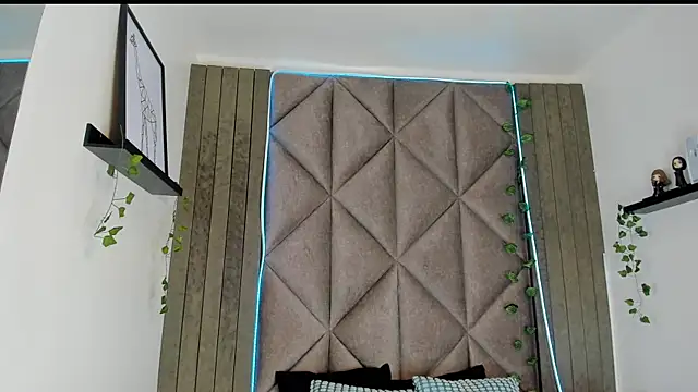 AbbyWathson online show from 9, 11, 2025