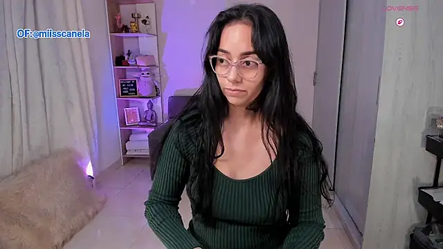 Snapshot of Aleja24Evans chatting on 2, 12, 2025 Aleja24Evans online show from 2, 12, 2025