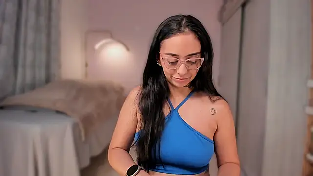 Snapshot of Aleja24Evans chatting on 4, 3, 2026 Aleja24Evans online show from 4, 3, 2026