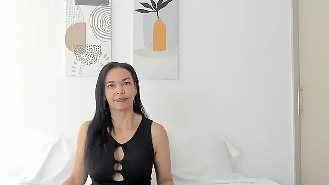 Evawalker  online show from 20, 9, 2025