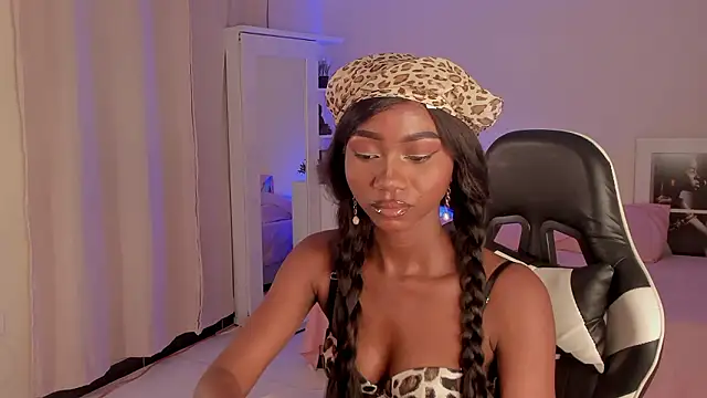 SavannahWildee online show from 5, 12, 2024