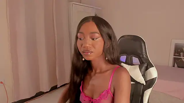 SavannahWildee online show from 8, 12, 2024