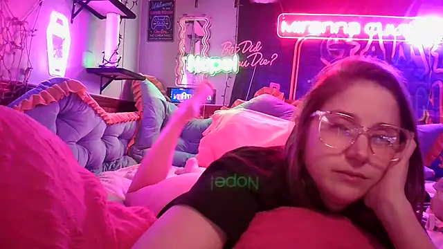 Snapshot of mirannacult chatting on 5, 2, 2025 mirannacult online show from 5, 2, 2025
