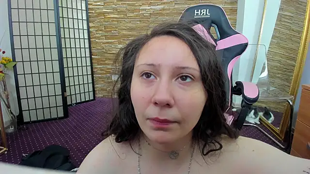 AishaRouhi online show from 4, 12, 2025