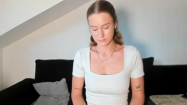 Snapshot of laurasommer chatting on 29, 7, 2026 laurasommer online show from 29, 7, 2026