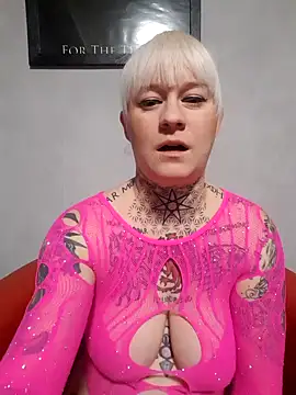 poussichienne online show from 7, 11, 2025