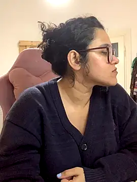 Curvydesifromgermany online show from 19, 11, 2025