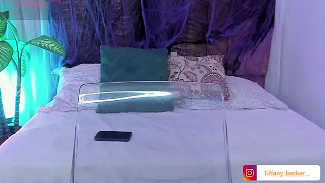 tiffany becker online show from 18, 10, 2025