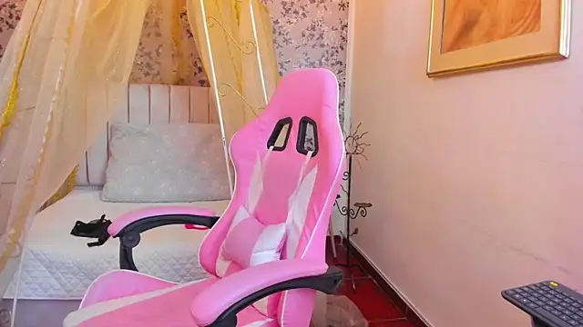 agatha rusell  online show from 20, 2, 2025