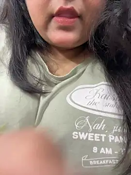 Snapshot of smile_pretty chatting on 4, 2, 2026 smile pretty online show from 4, 2, 2026