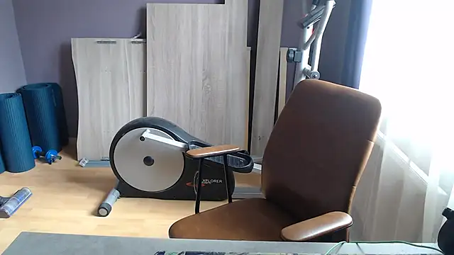 Lynylou online show from 10, 9, 2025