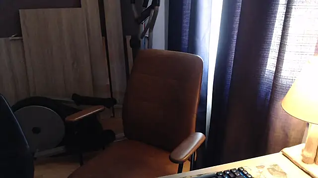 Lynylou online show from 10, 4, 2026