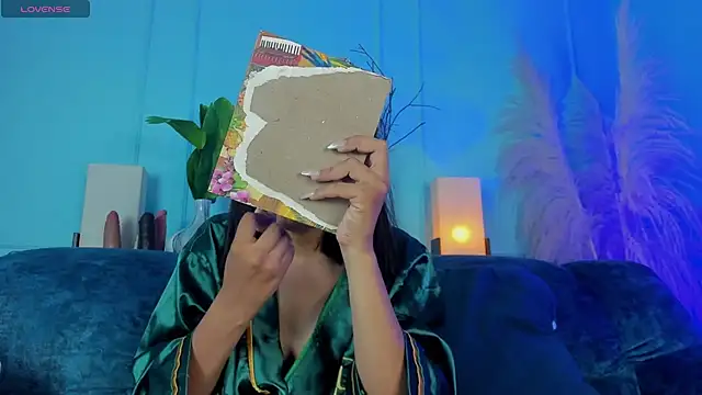 Elizabeth VonSweet online show from 15, 12, 2025