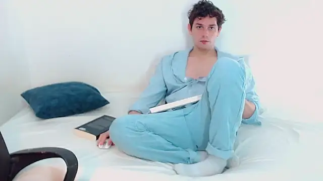 Snapshot of Elio555 chatting on 15, 12, 2024 Elio555 online show from 15, 12, 2024