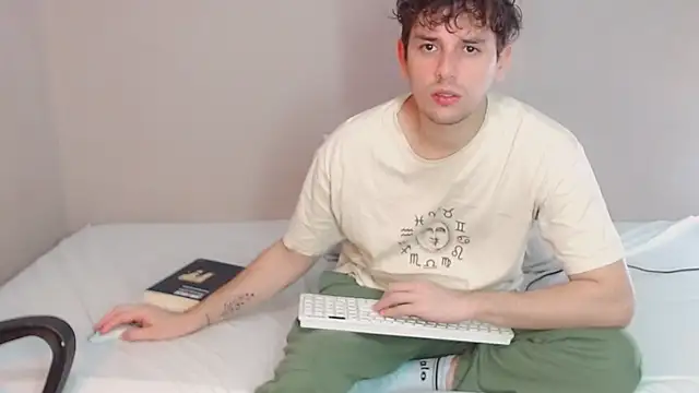 Snapshot of Elio555 chatting on 8, 1, 2025 Elio555 online show from 8, 1, 2025