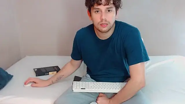 Snapshot of Elio555 chatting on 16, 2, 2025 Elio555 online show from 16, 2, 2025