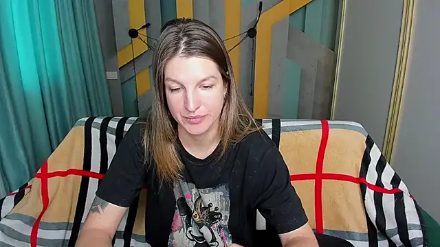 EmilyWalkeri online show from 17, 11, 2025