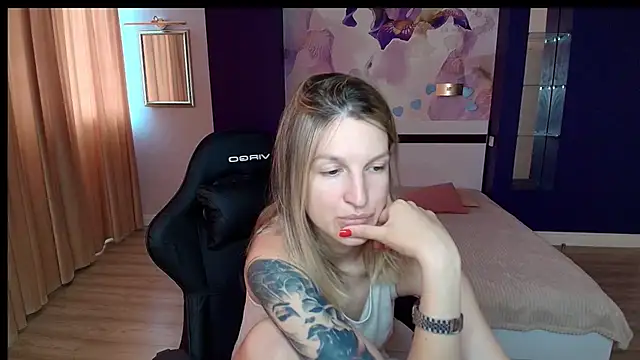 EmilyWalkeri online show from 2, 7, 2026