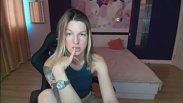 EmilyWalkeri online show from 22, 7, 2026