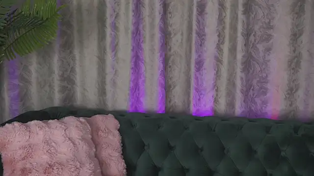 FoxieJullia online show from 2, 2, 2025