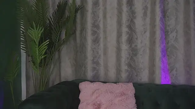 FoxieJullia online show from 14, 2, 2025