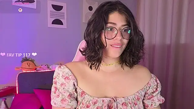 Snapshot of LoaLuxury chatting on 8, 6, 2026 LoaLuxury online show from 8, 6, 2026