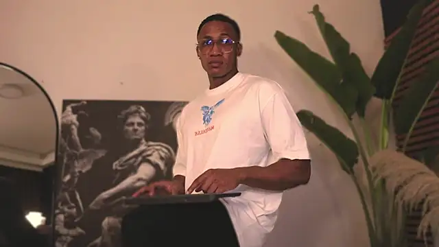 Logan Varela online show from 16, 2, 2025