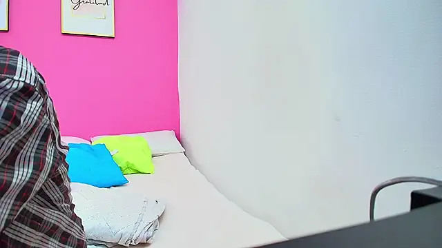 yourcuteneighbourr online show from 10, 1, 2025