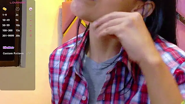 yourcuteneighbourr online show from 9, 9, 2025