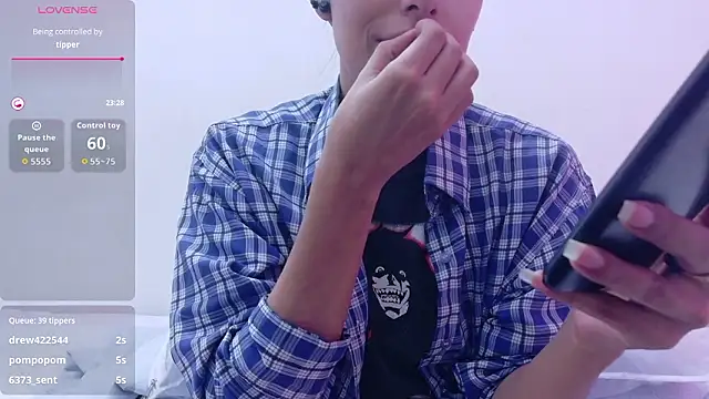 yourcuteneighbourr online show from 4, 2, 2026