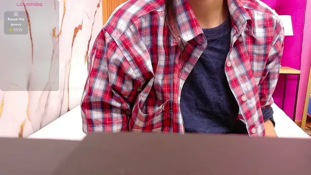 Snapshot of yourcuteneighbourr chatting on 24, 6, 2026 yourcuteneighbourr online show from 24, 6, 2026