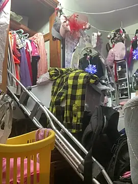 gurlnips online show from 28, 2, 2025