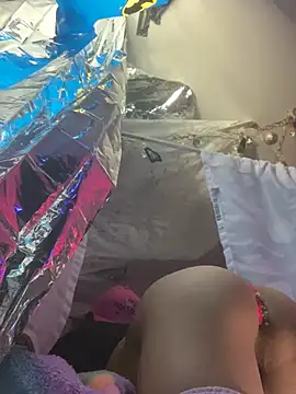 gurlnips online show from 11, 3, 2025