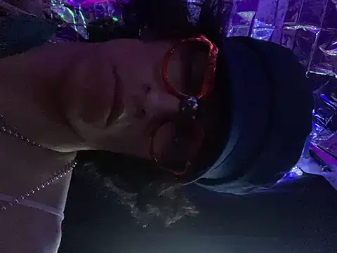 gurlnips online show from 15, 3, 2025