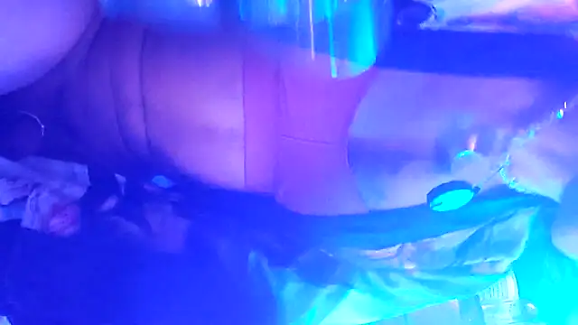 gurlnips online show from 6, 10, 2025