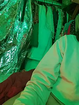 gurlnips online show from 15, 1, 2026